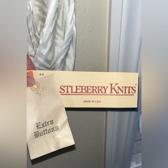 Vintage Castleberry Knit blouse. Rare new with tags. - Picture 8 of 8